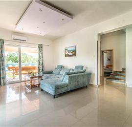 6 bedroom villa with pool near Sveti Lovrec and Poreč, sleeps 12